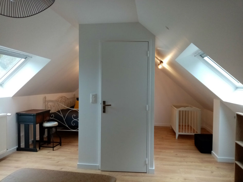 vue-du-lit-parentale-sur-le-reste-de-la-chambre-34026